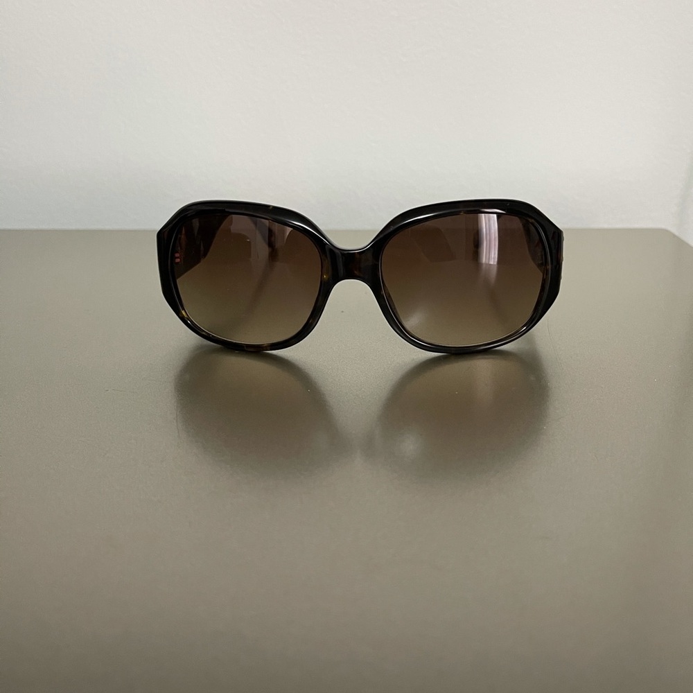 Michael Kors M2734S Astor Stud is a stylish